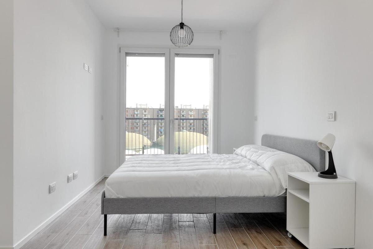 Pisis5 New 2room With Garage Milan