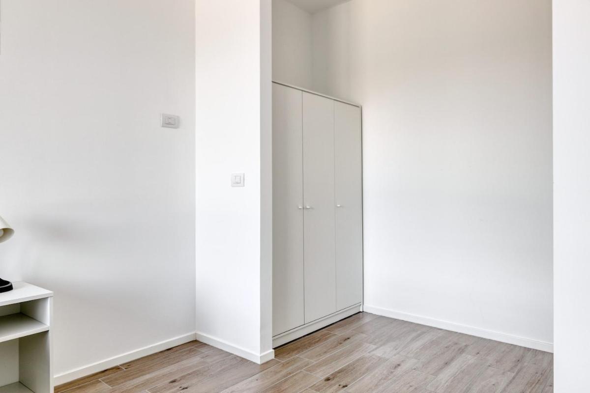 Pisis5 New 2room With Garage Milan